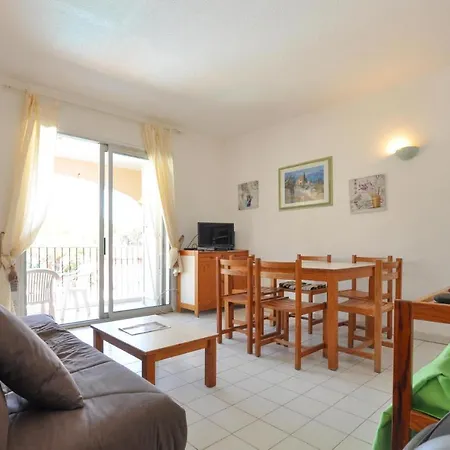 2 Bedroom Front In *